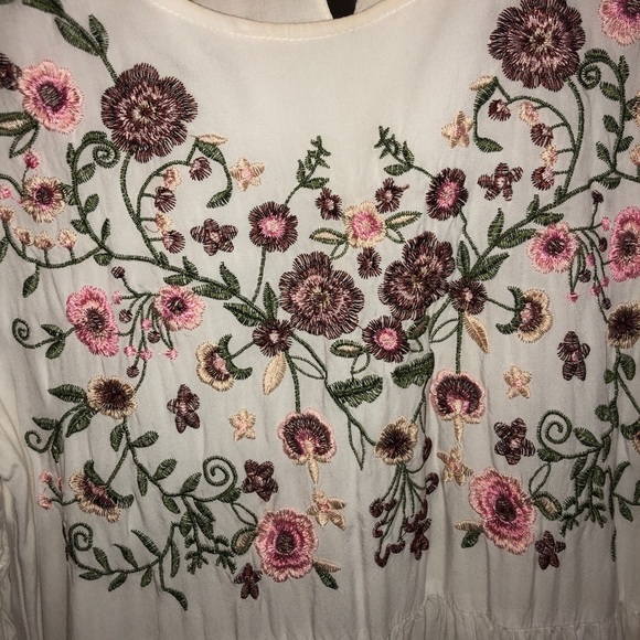 Shein embroidered flounce sleeve - Picture 2 of 4